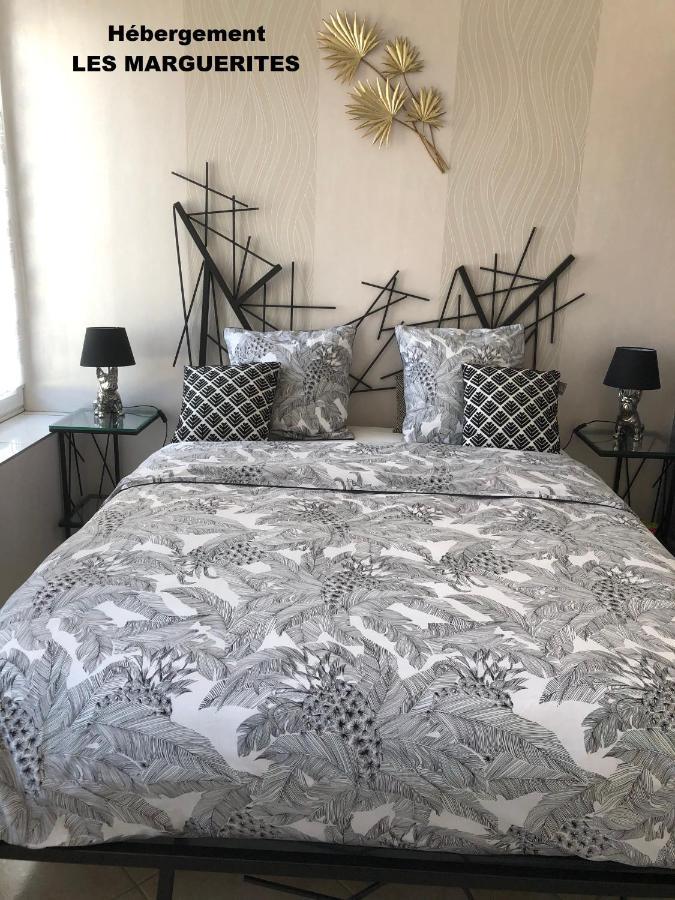 La Petalerie Apartment เอแปร์เน ภายนอก รูปภาพ