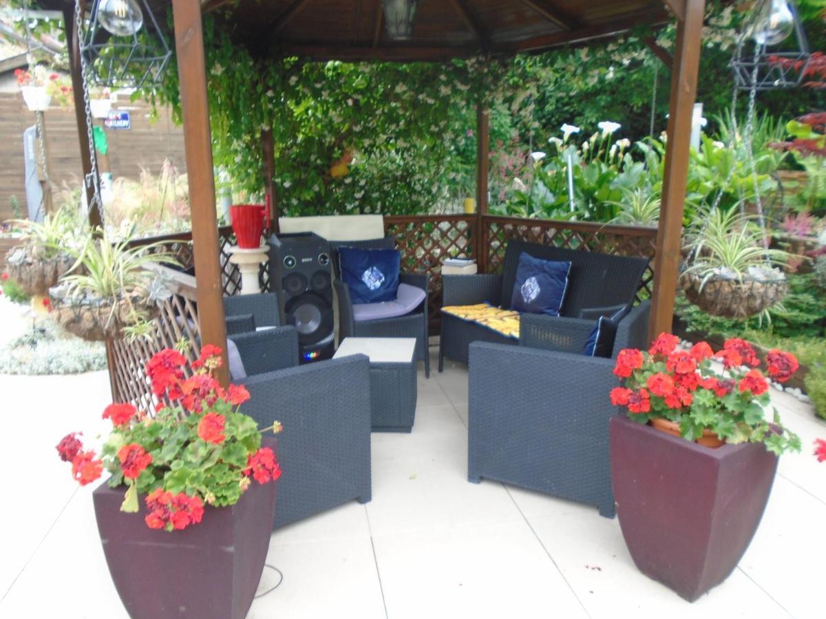 La Petalerie Apartment เอแปร์เน ภายนอก รูปภาพ