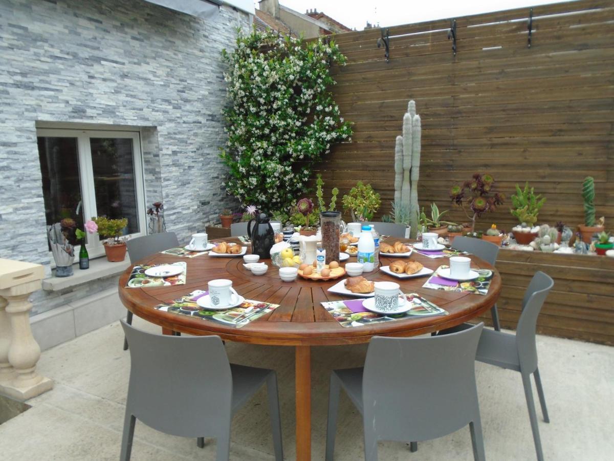 La Petalerie Apartment เอแปร์เน ภายนอก รูปภาพ