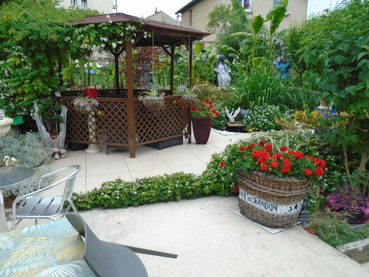La Petalerie Apartment เอแปร์เน ภายนอก รูปภาพ