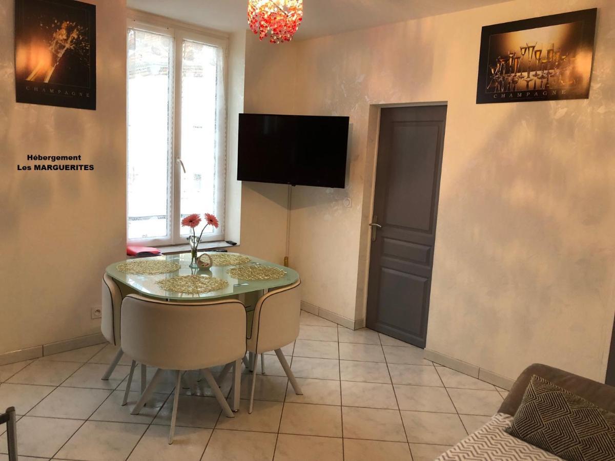 La Petalerie Apartment เอแปร์เน ภายนอก รูปภาพ
