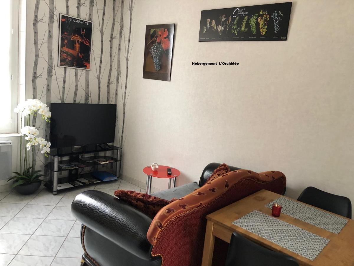 La Petalerie Apartment เอแปร์เน ภายนอก รูปภาพ
