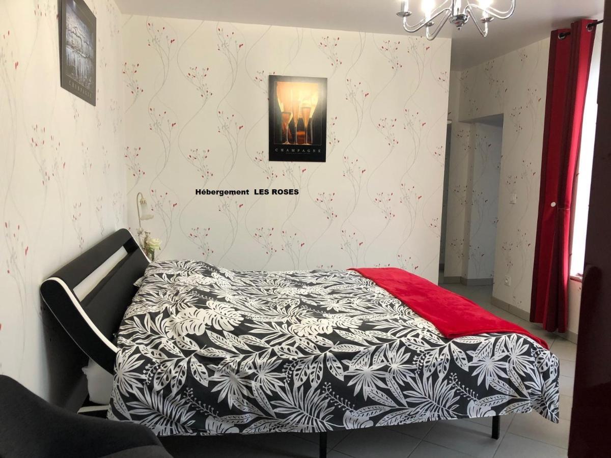 La Petalerie Apartment เอแปร์เน ภายนอก รูปภาพ