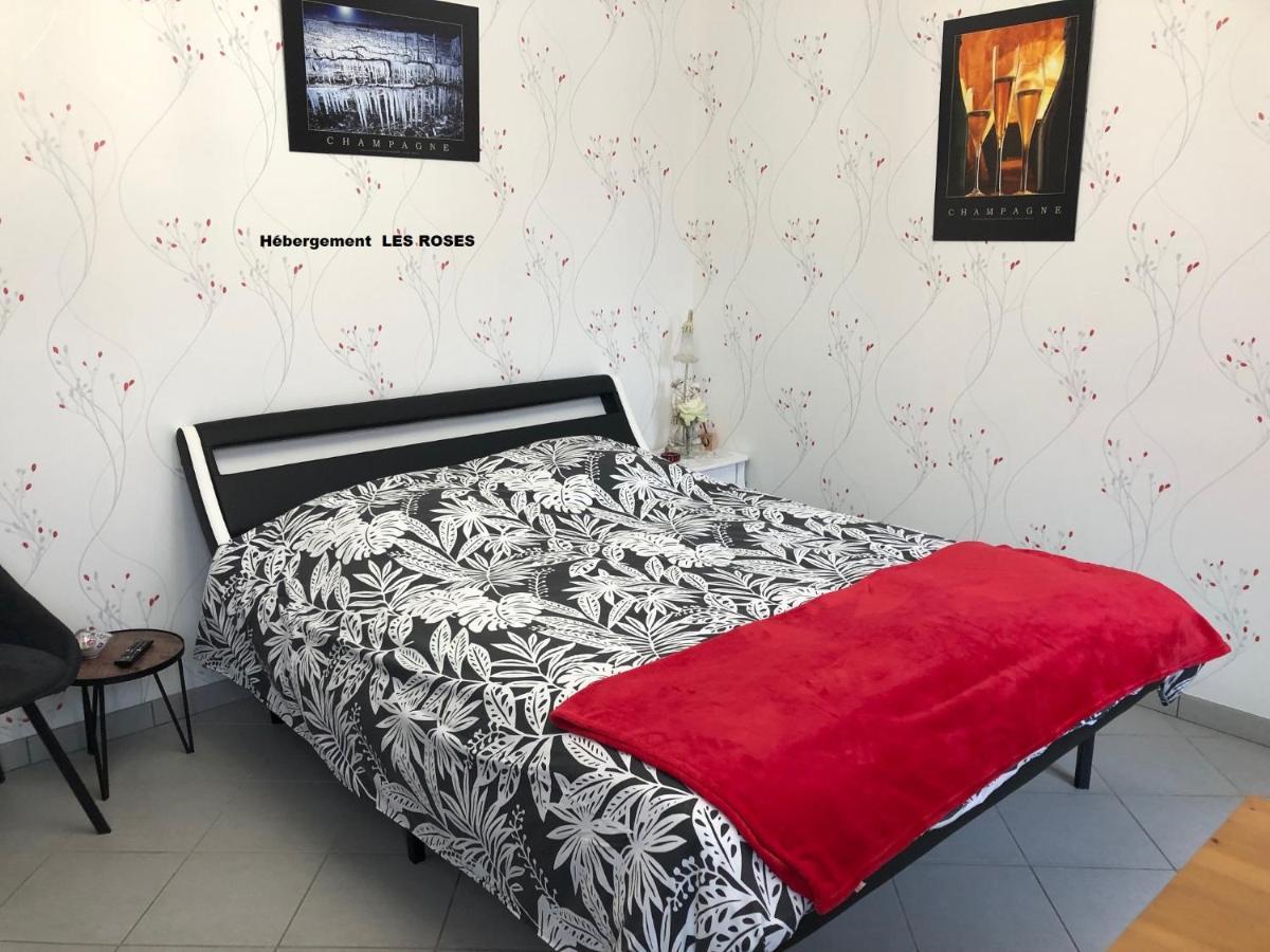 La Petalerie Apartment เอแปร์เน ภายนอก รูปภาพ