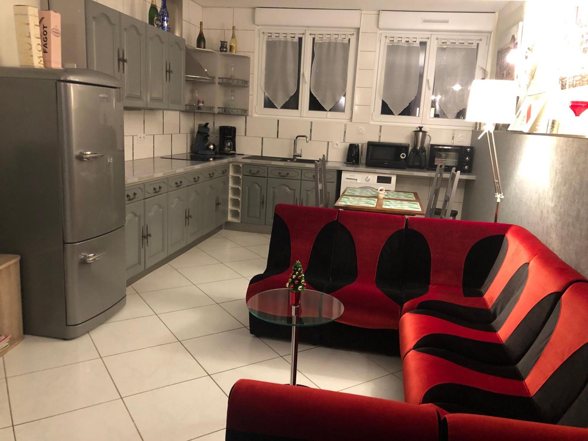 La Petalerie Apartment เอแปร์เน ภายนอก รูปภาพ