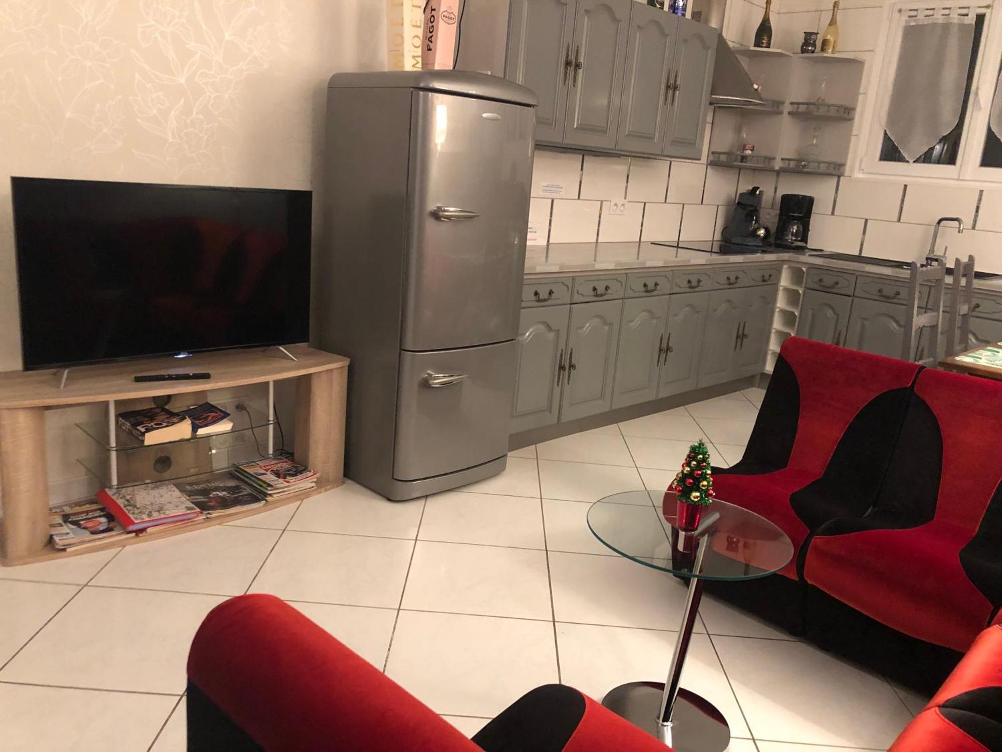 La Petalerie Apartment เอแปร์เน ภายนอก รูปภาพ
