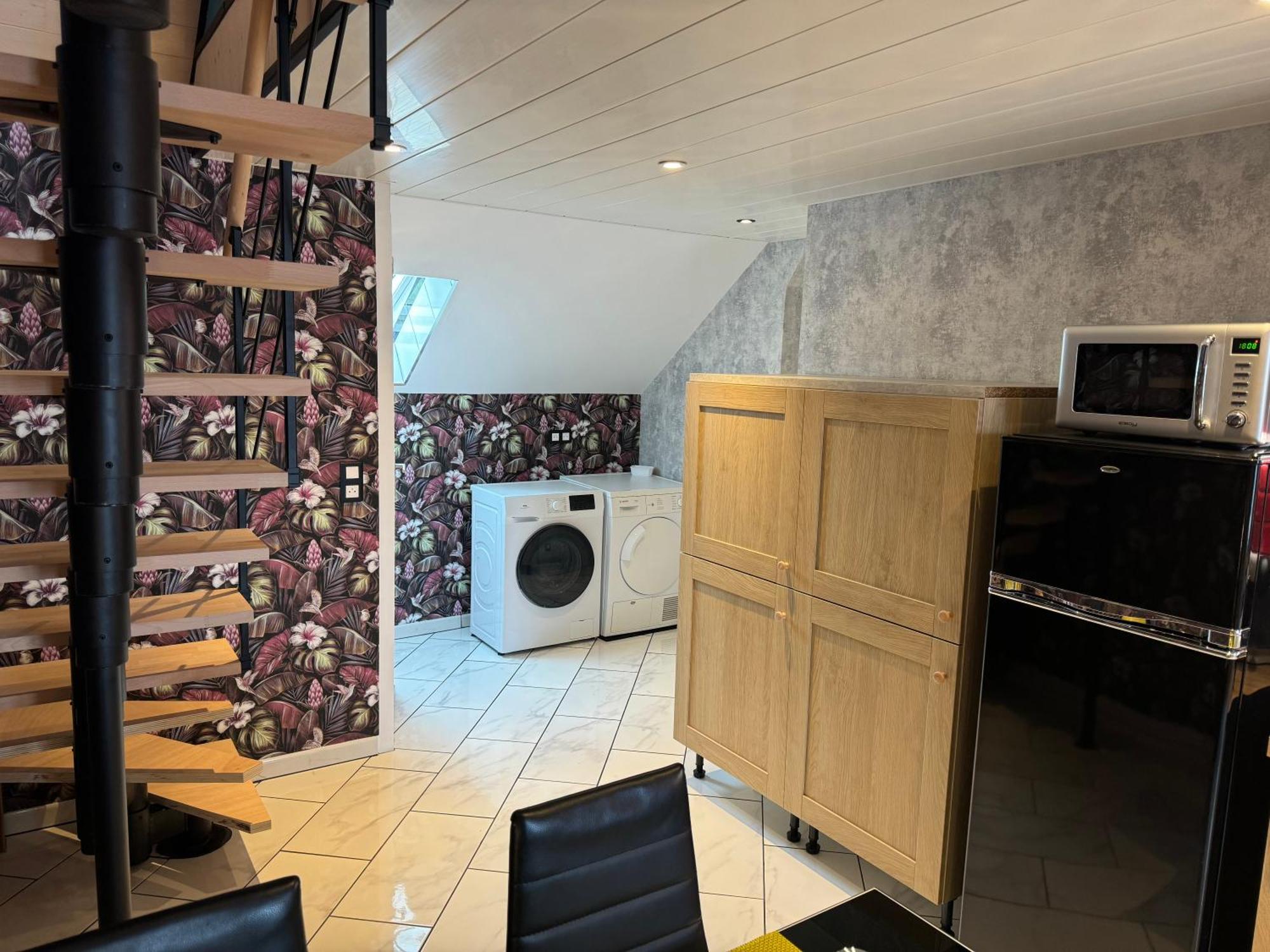 La Petalerie Apartment เอแปร์เน ภายนอก รูปภาพ