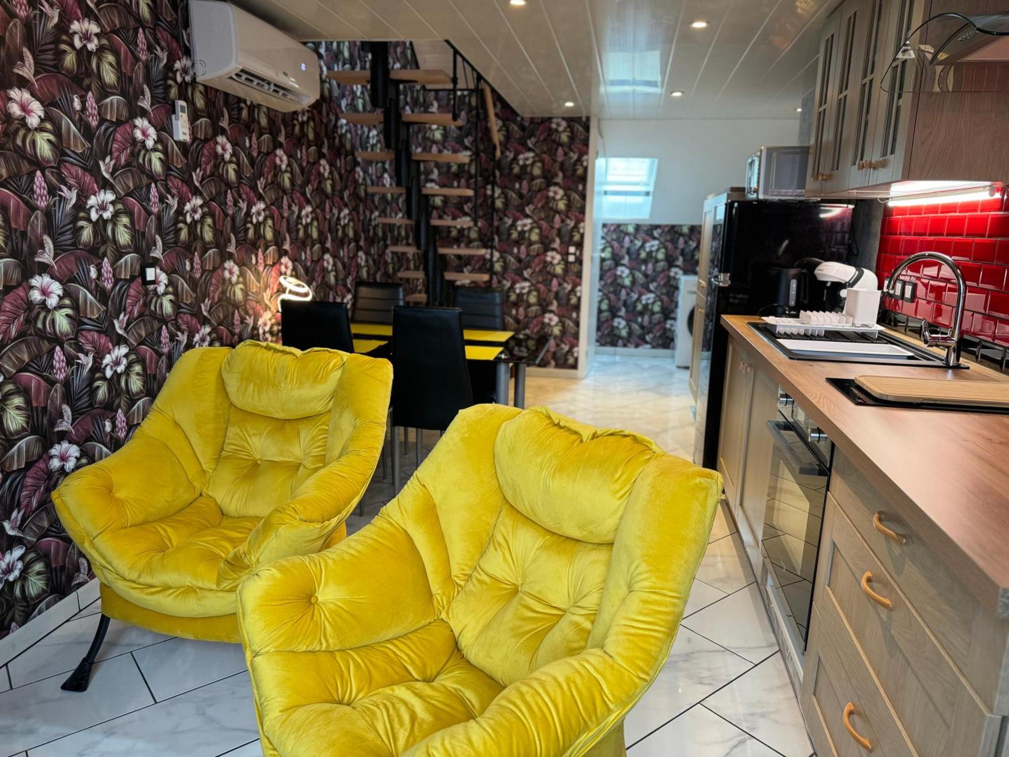 La Petalerie Apartment เอแปร์เน ภายนอก รูปภาพ