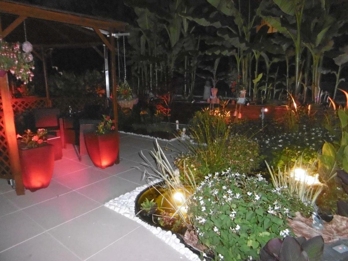 La Petalerie Apartment เอแปร์เน ภายนอก รูปภาพ